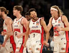 球速体育-包含里程碑夜！多伦多猛龙篮板制胜，英超转会期刷纪录，气氛紧张，年轻球员得到机会的词条