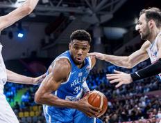 球速体育-关于字母哥回归赛场，连败首场状态亮眼，公牛观众沸腾！的信息