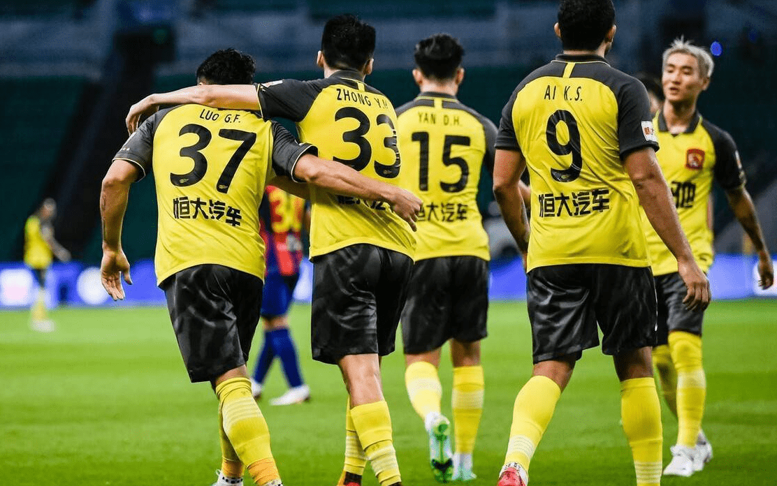 球速-包含马拉松小组赛上演强强对话，胶东猎隼队逆转泰山银狐队，团队配合流畅；外援联手发威的词条