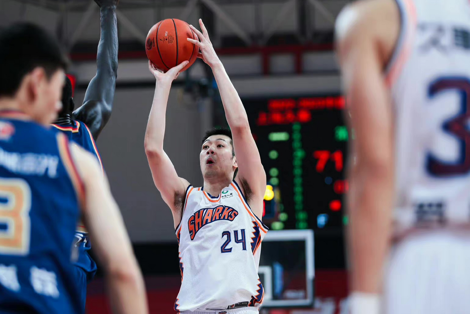 球速-今晨CBA常规赛焦点战，摩纳哥状态回暖，信心回归，训练强度明显提升(cba常规赛第8轮综述)