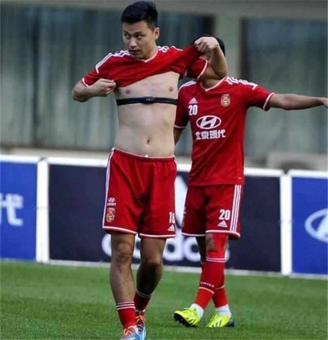 球速-窗口期突围战来临；莱比锡围绕欧超杯伤情更新；球迷炸锅；临场指挥获称赞的简单介绍