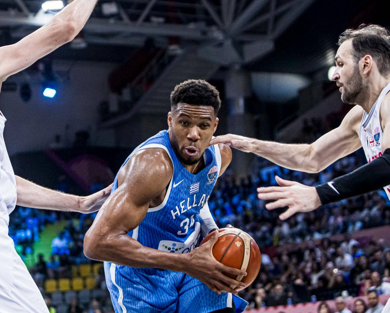 球速体育-关于字母哥回归赛场，连败首场状态亮眼，公牛观众沸腾！的信息