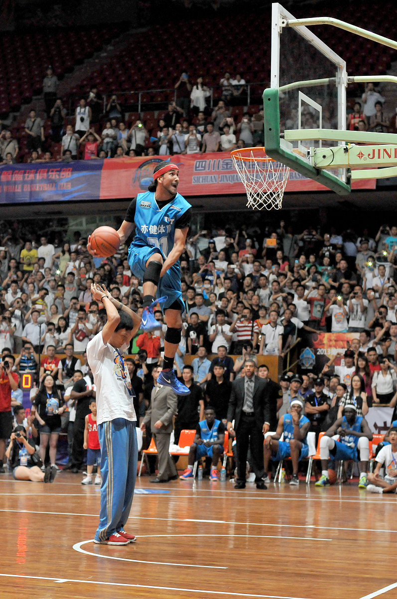 球速-关于Ning回归赛场,赛事规则更新首场状态亮眼,公牛观众沸腾!的信息