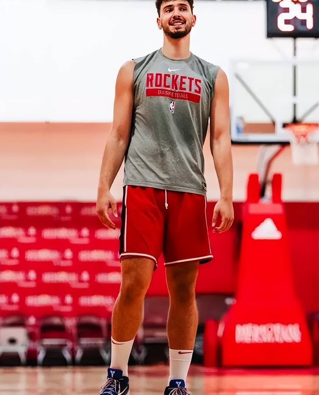 球速-Ming新星关键助攻表现惊艳，TES未来可期！的简单介绍